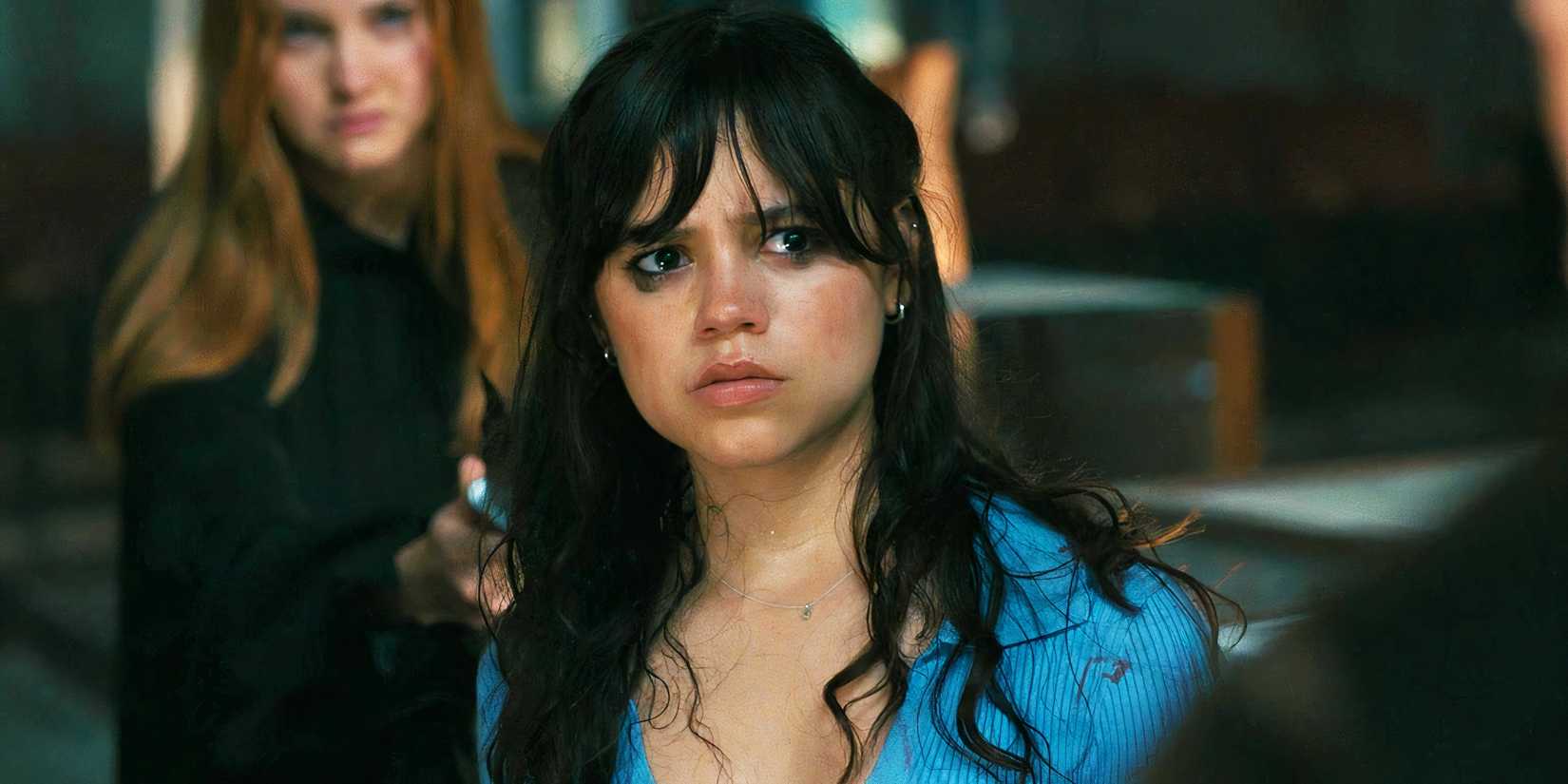 Jenna Ortega como Tara Carpenter em Pânico VI, com expressão de preocupação.