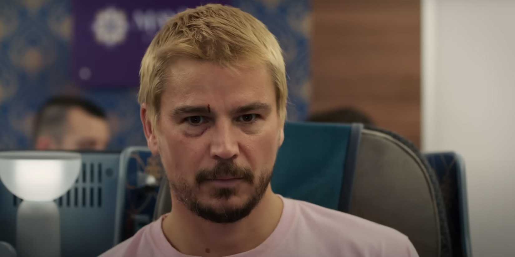 Josh Hartnett sitting on a plane in Fight or Flight