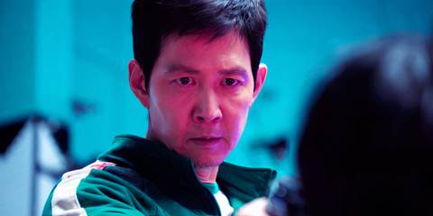 Lee Jung-jae points a pistol as Gi-hun in Squid Game season 2