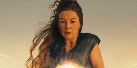 Moiraine Damodred (Rosamund Pike) casting magic in The Wheel of Time Season 3 Episode 5