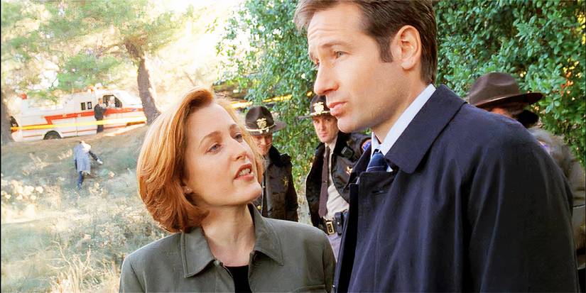 Mulder and Scully working outside on The X-Files
