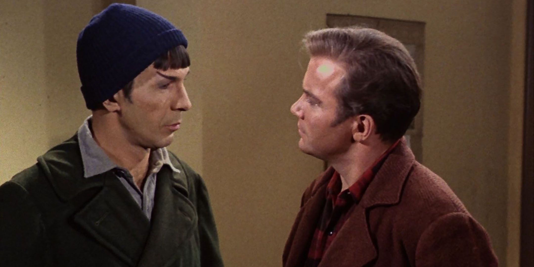 Spock (Leonard Nimoy) e Kirk (William Shatner) in Star Trek TOS - The City on the Edge of Forever