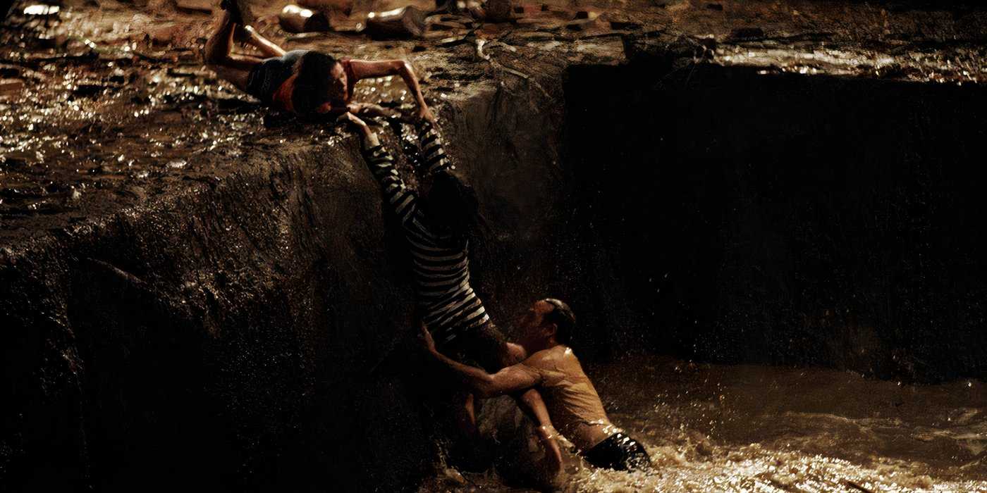 The Pool Scene I Still Can't Believe Real Skeletons Were Used In Poltergeist's Pool ...