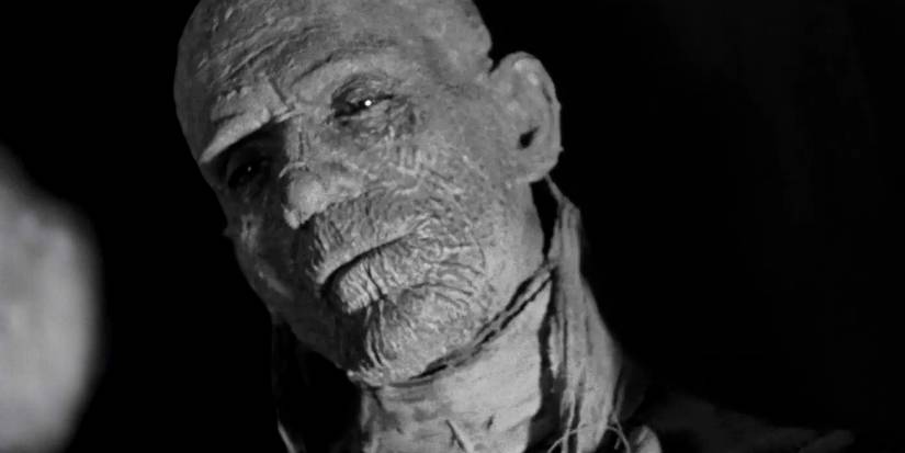 The Mummy opening his eyes in The Mummy 1932