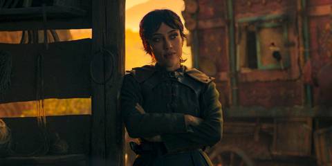 Faile Bashere (Isabella Bucceri) with a calm posture in The Wheel of Time Season 3 Ep 7