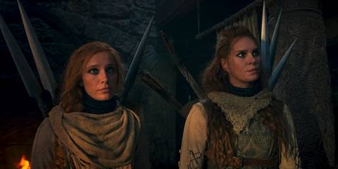 Bain (Ragga Ragnars) and Chiad (Maja Simonsen) paying attention in The Wheel of Time Season 3 Ep 7