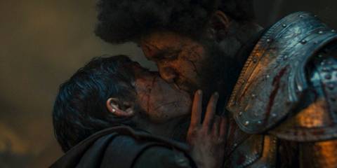 Faile Bashere (Isabella Bucceri) and Perrin Aybara (Marcus Rutherford) kissing in The Wheel of Time Season 3 Ep 7