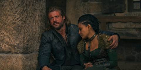 Alanna Mosvani (Priyanka Bose) leaning on Maksim's (Taylor Napier) shoulder in The Wheel of Time Season 3 Ep 7