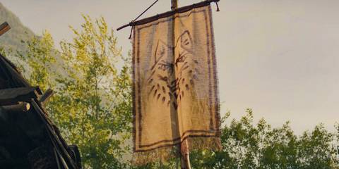 Flag with a painted wolf in The Wheel of Time Season 3 Ep 7