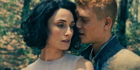 Rand al'Thor (Josha Stradowski) approaches Selene (Natasha O'Keeffe) in a flirtatious manner in The Wheel of Time Season 3 Ep 8