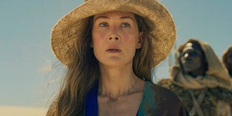 Moiraine Damodred (Rosamund Pike) with a hat in The Wheel of Time Season 3 Ep 8
