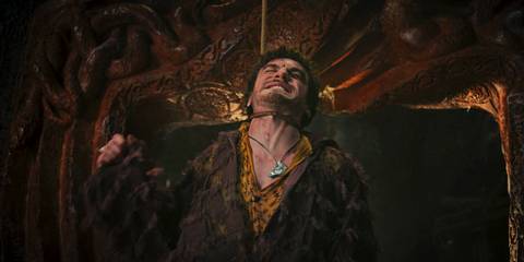 Mat Cauthon (Dónal Finn) hanging by the neck in The Wheel of Time Season 3 Ep 8