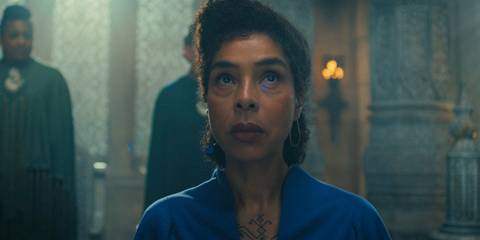 Siuan Sanche (Sophie Okonedo) looking upward in The Wheel of Time Season 3 Ep 8