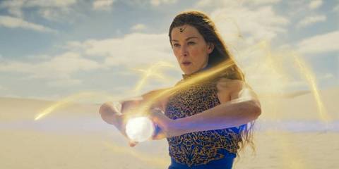 Moiraine Damodred (Rosamund Pike) practicing her magic in The Wheel of Time Season 3 Ep 8