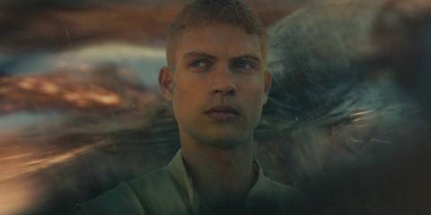 Rand al'Thor (Josha Stradowski) serious, displaying his powers in The Wheel of Time Season 3 Ep 8