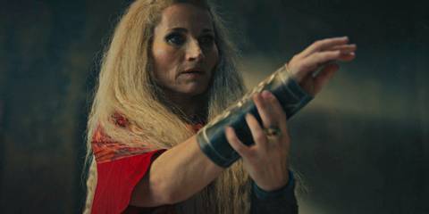 Liandrin Guirale (Kate Fleetwood) puts on a bracelet that gives her power in The Wheel of Time Season 3 Ep 8