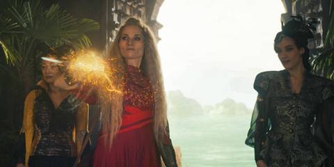 Liandrin Guirale (Kate Fleetwood) attacks with her powers in The Wheel of Time Season 3 Ep 8