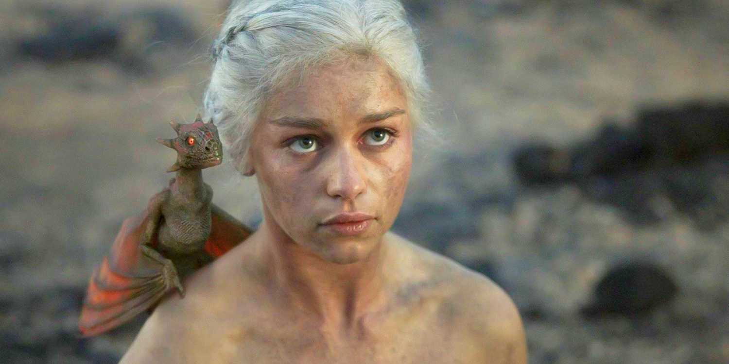 Unburnt Daenerys Targaryen with baby Drogon in Game of Thrones season 1, episode 10