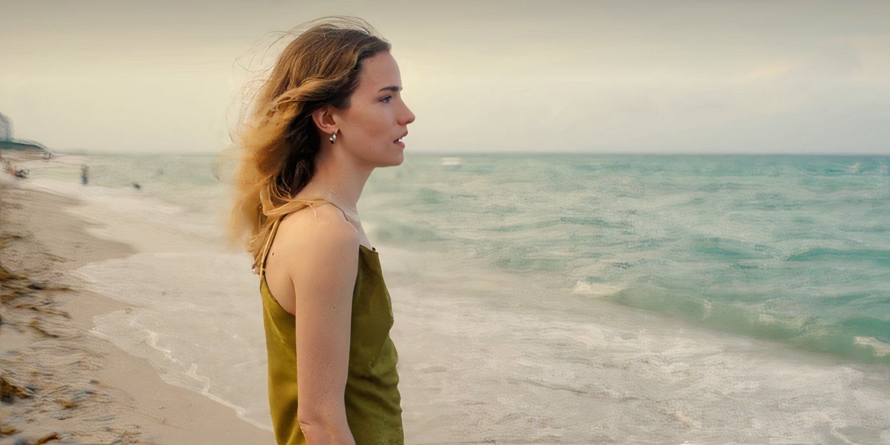 Willa Fitzgerald as Danny Simms at the beach in Pulse