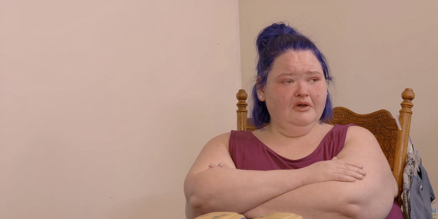 1000-Lb Sisters' Amy Slaton looking upset with her arms crossed