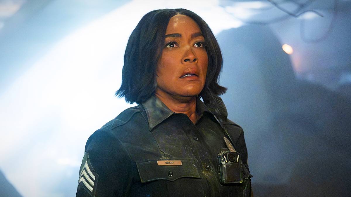 Angela Bassett nei panni di Athena Grant nella stagione 8, episodio 18