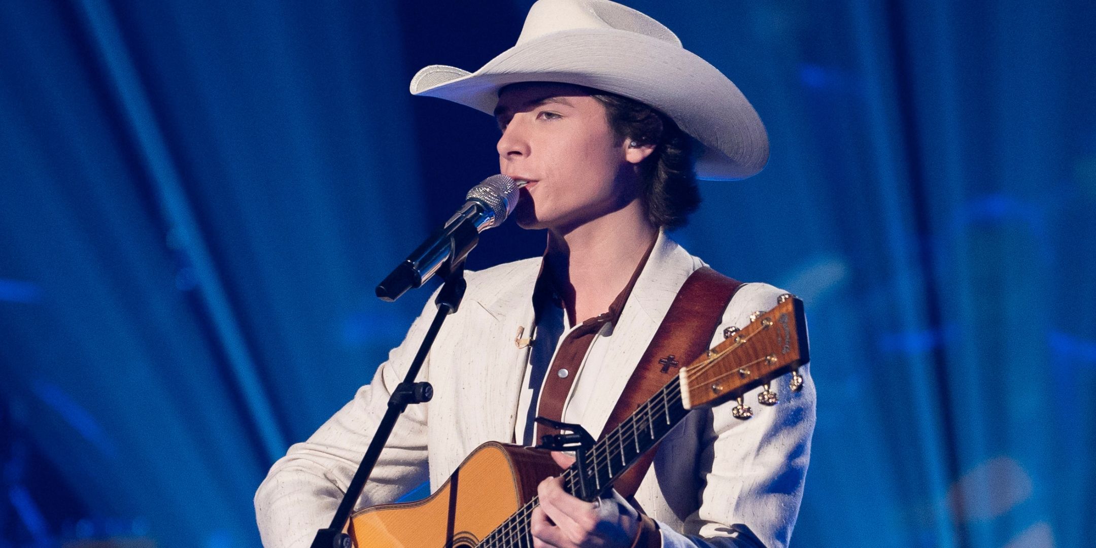 American Idol’s John Foster sings while playing the guitar