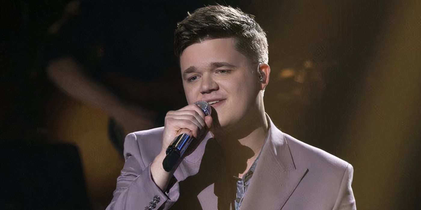 American Idol Season 23 Contestant Josh King Singing With Microphone