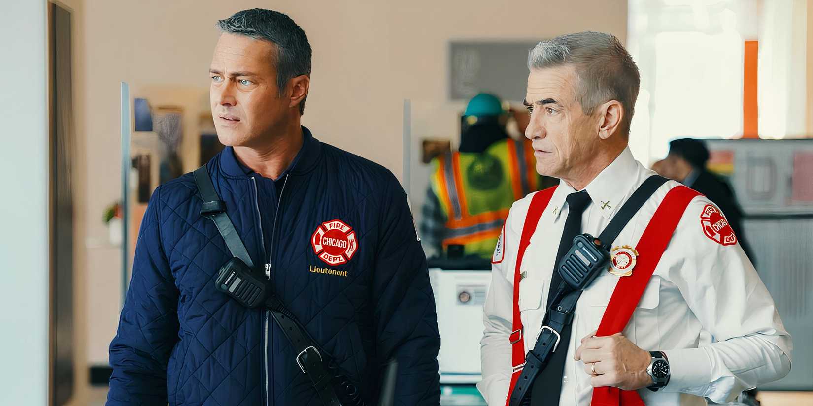Severide e Pascal em uma cena de Chicago Fire.