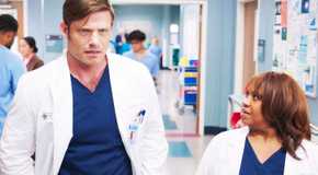 Chris Carmack as Link and Chandra Wilson as Bailey in Grey's Anatomy season 21, episode 17