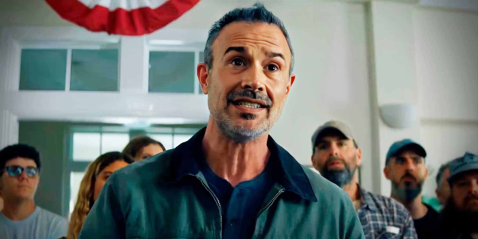 Фредди Принц младший в роли Рей Бронсона во время встречи с общественностью в фильме "Я знаю, что ты сделал прошлым летом" 2025