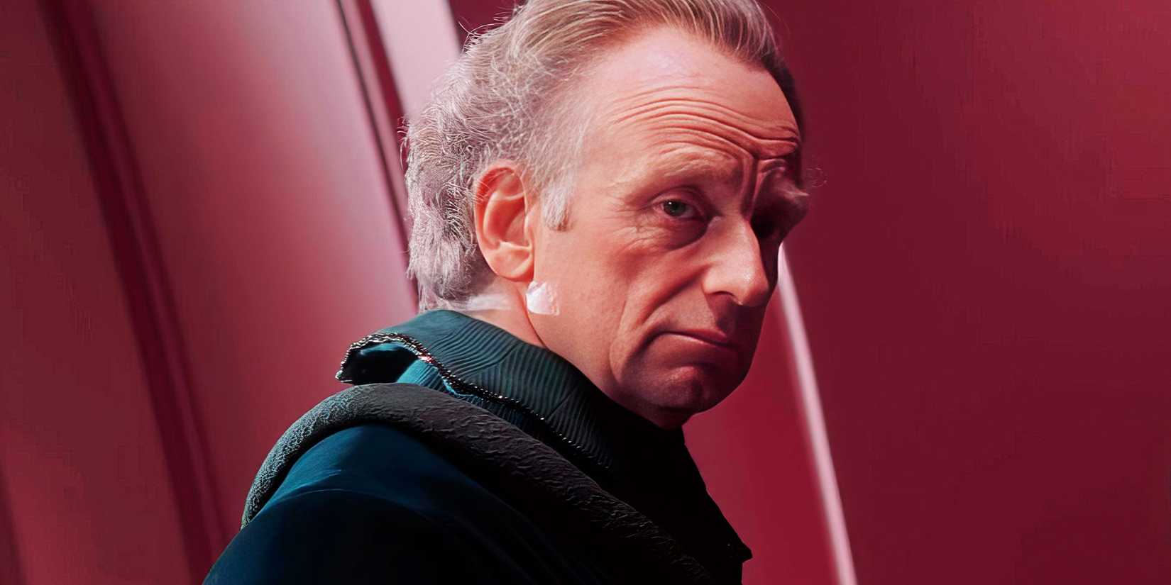 Ian McDiarmid as Senator Palpatine in Star Wars: Episode I - The Phantom Menace 