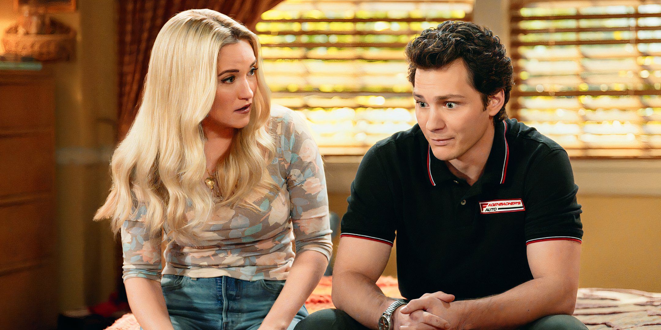 Emily Osment as Mandy and Montana Jordan as Georgie in Georgie & Mandy’s First Marriage 