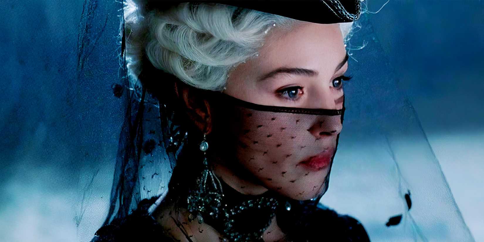 Monica Bellucci as Sylvia in a scarf in Brotherhood of the Wolf.