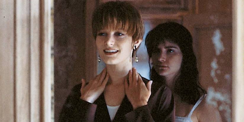 Hedy standing behind Allie looking in a mirror in Single White Female