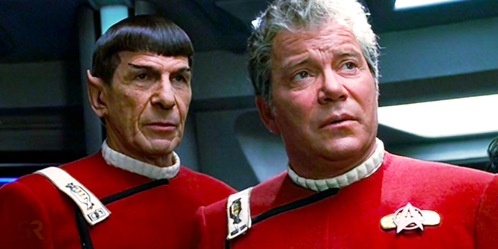 James T. Kirk e Spock em seus uniformes vermelhos da Série Original