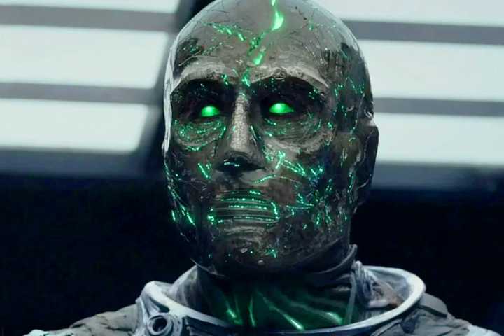 2015 Doctor Doom looking off-screen