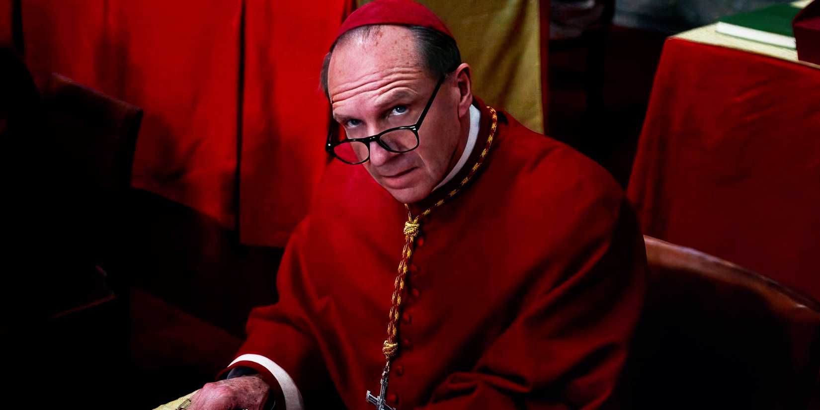 Ralph Fiennes as Cardinal Thomas Lawrence in Conclave.