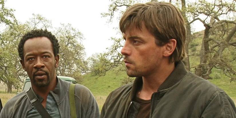 Lennie James como Robert e Skeet Ulrich como Jake na série Jericho