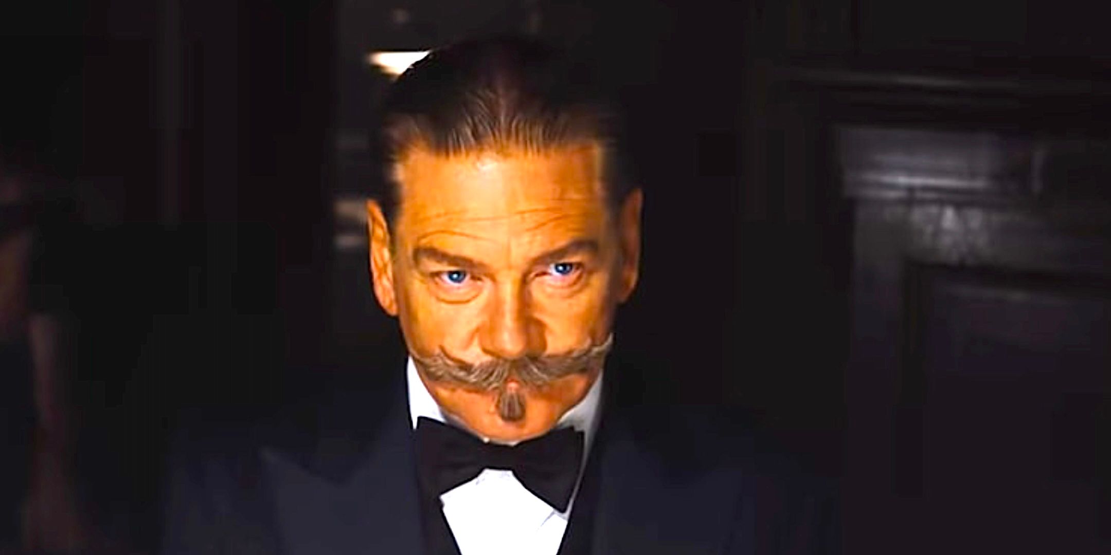 Kenneth Branagh como Hercule Poirot em Assassinato no Expresso do Oriente