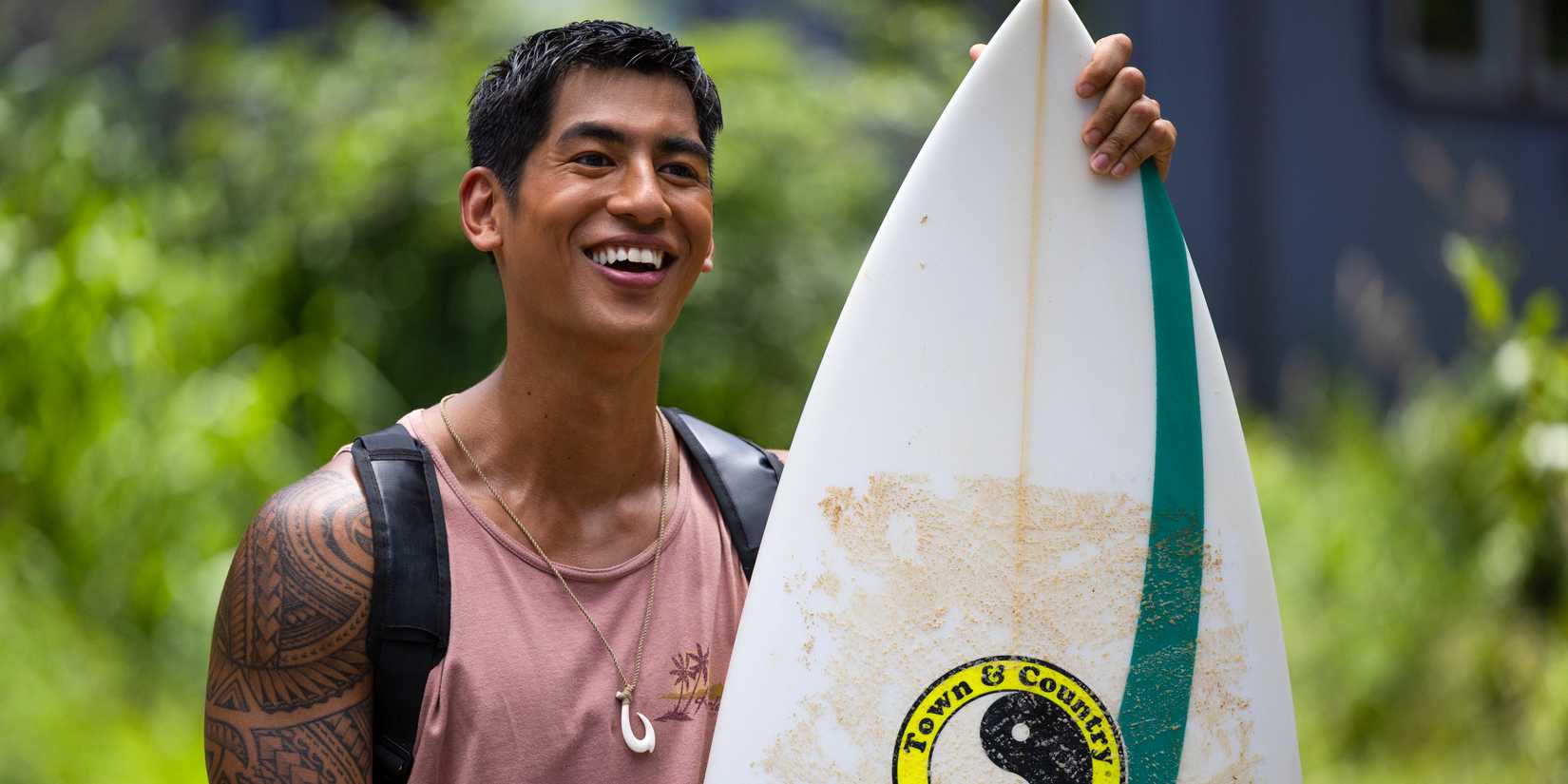 Kaipo Dudoit as David smiling while holding his surfboard in Lilo and Sтιтch 2025