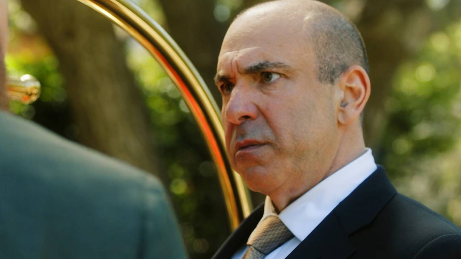 rick hoffman of suits for birchbox, image size:1600x900