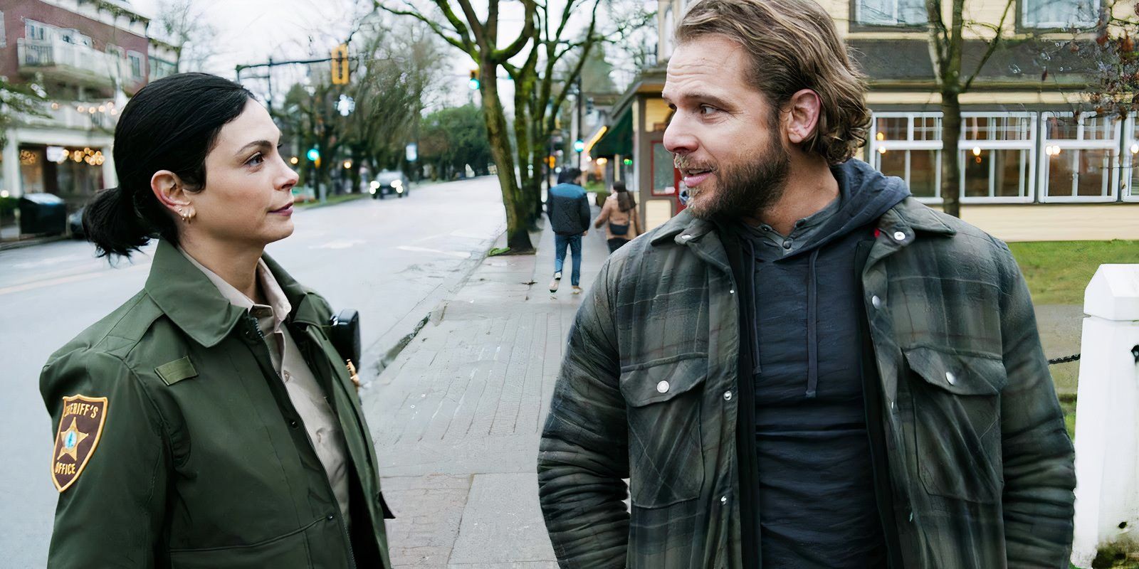 Morena Baccarin as Mickey Fox and Max Thieriot as Bode Leone in Fire Country season 3 episode 16