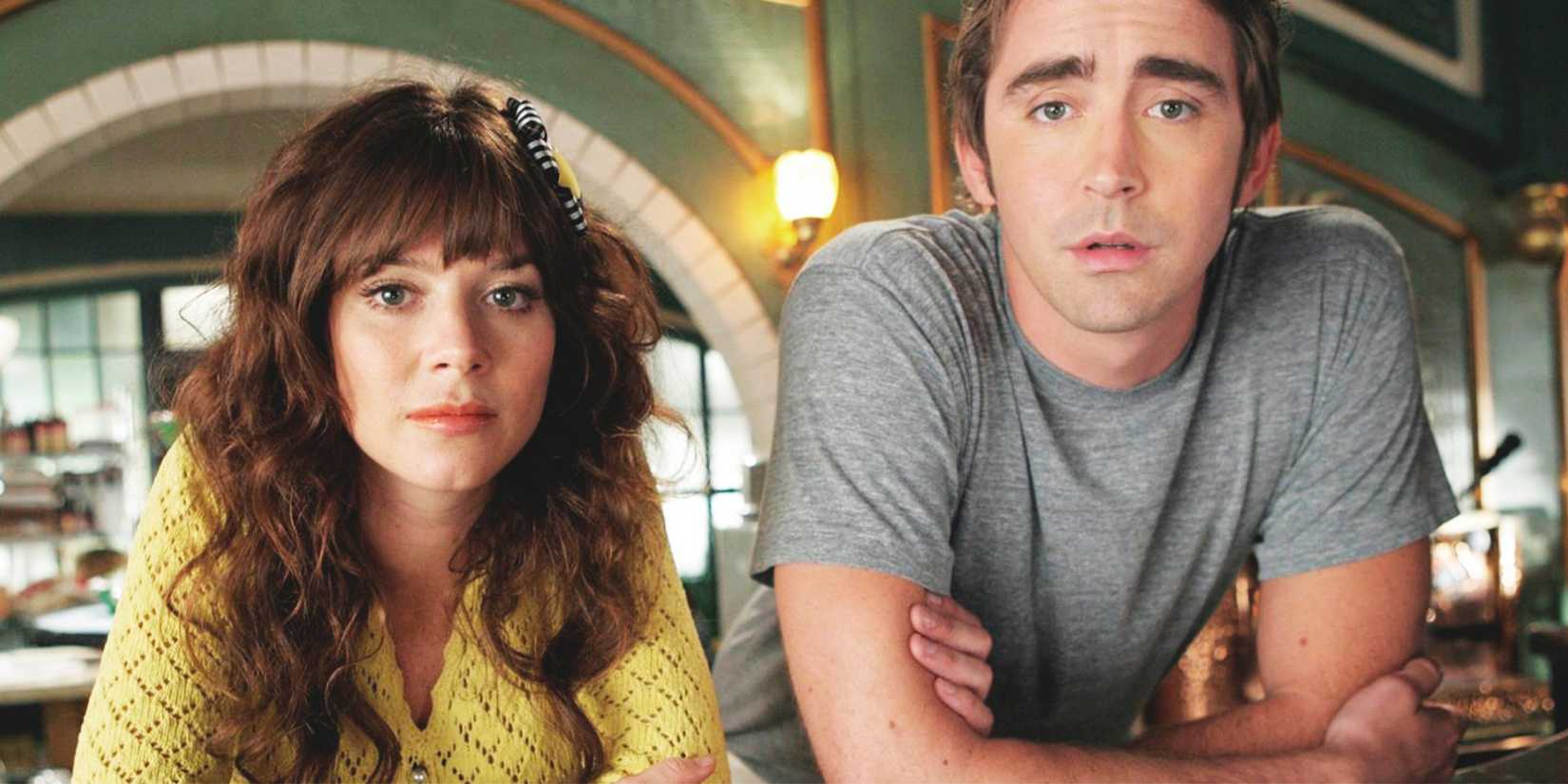 Anna Friel as Chuck and Lee Pace as Ned leaning against a counter in Pushing Daisies