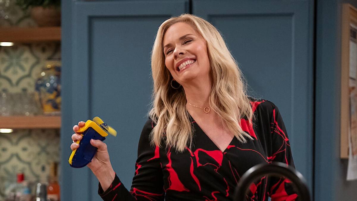 Chuck Lorre’s New Sitcom Debuts To His Lowest Rotten Tomatoes Score In 4 Years, But Is Still Fresh