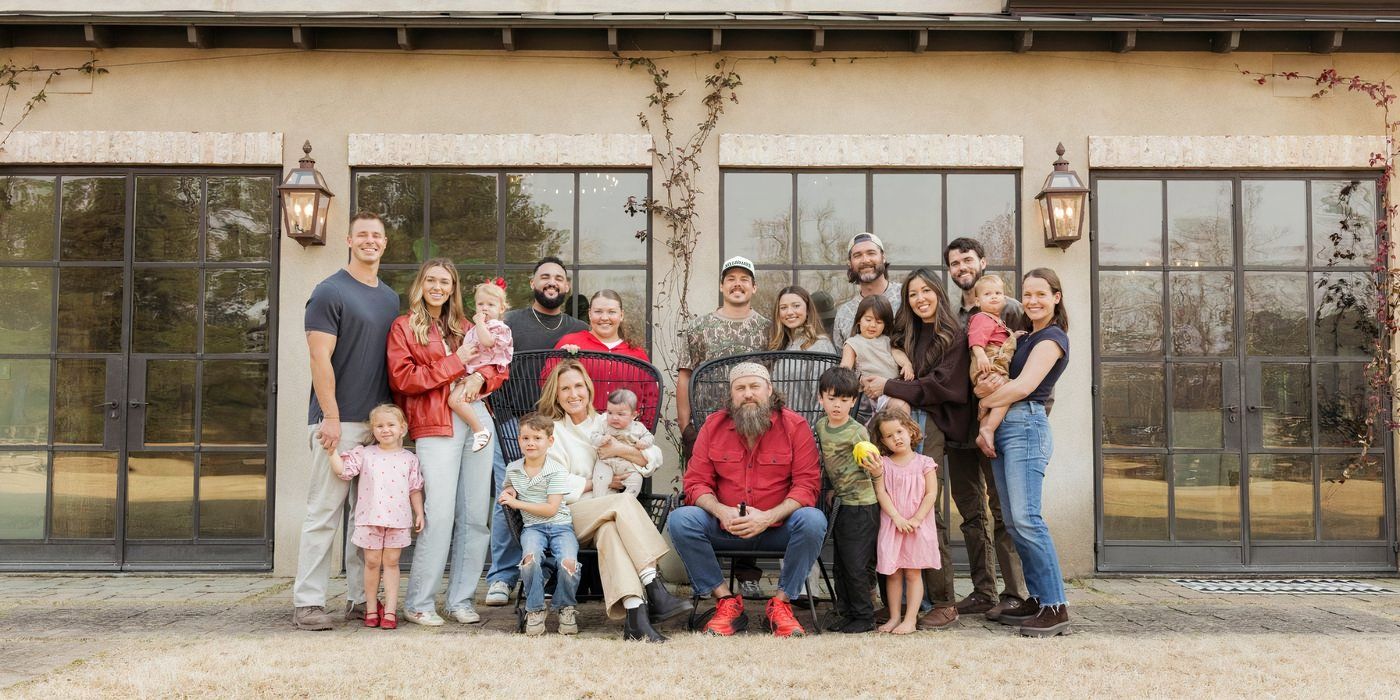 The entire Robertson family posing for a photo for the new Duck Dynasty: The Revival