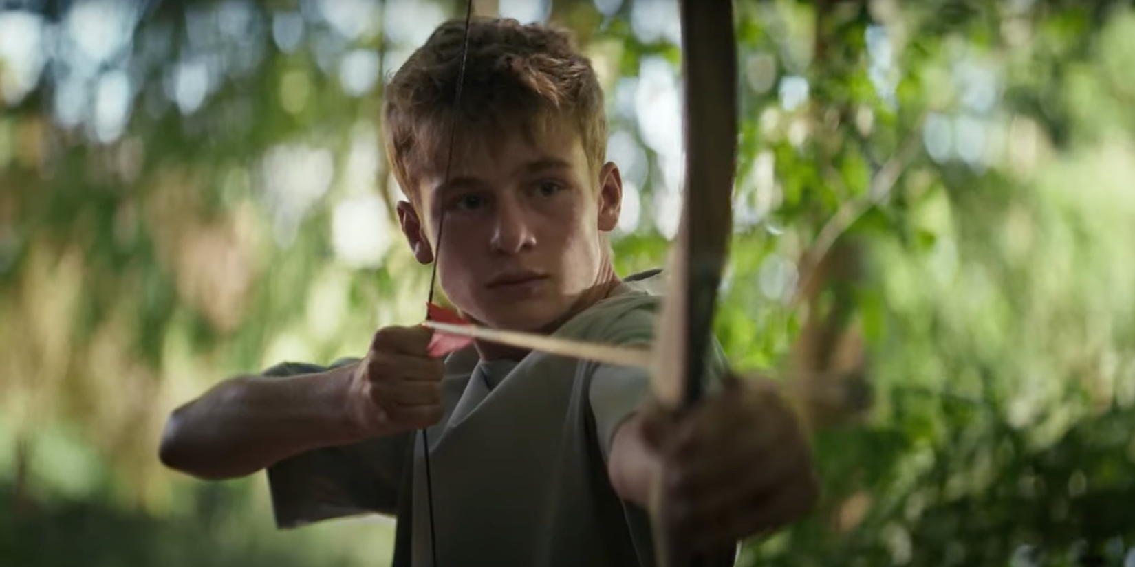 Oscar mirando um arco e flecha em Secrets We Keep