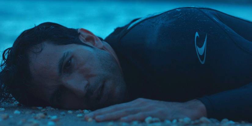 Джек Родригес (Габриэль Слоер) мертв на пляже в 8-й серии сериала "The Better Sister"