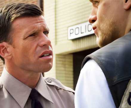 Sons of Anarchy Taylor Sheridan as David Hale looking at Charlie Hunnam's Jax Teller