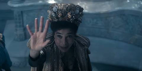 Sophie Okonedo starts to break with hand outstretched in Wheel of Time season 3 blooper reel