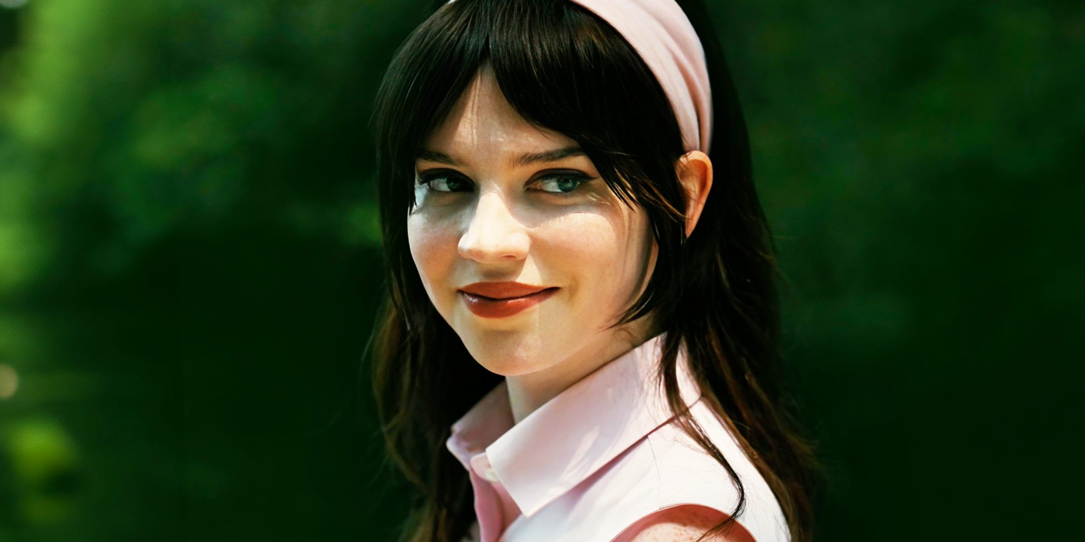 Sophie Thatcher nei panni di Iris in "Companion"